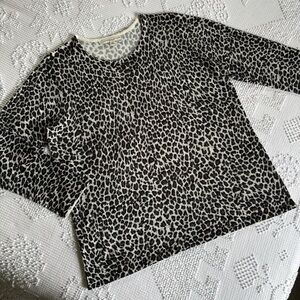 Carolyn Taylor woman size 1X acrylic animal print 3/4 sleeve round neck sweater